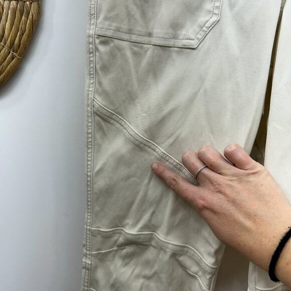 $128 Spanx Neutral Off White Zipper Stretch Twill Cargo Jogger Pants Medium - Picture 7 of 7